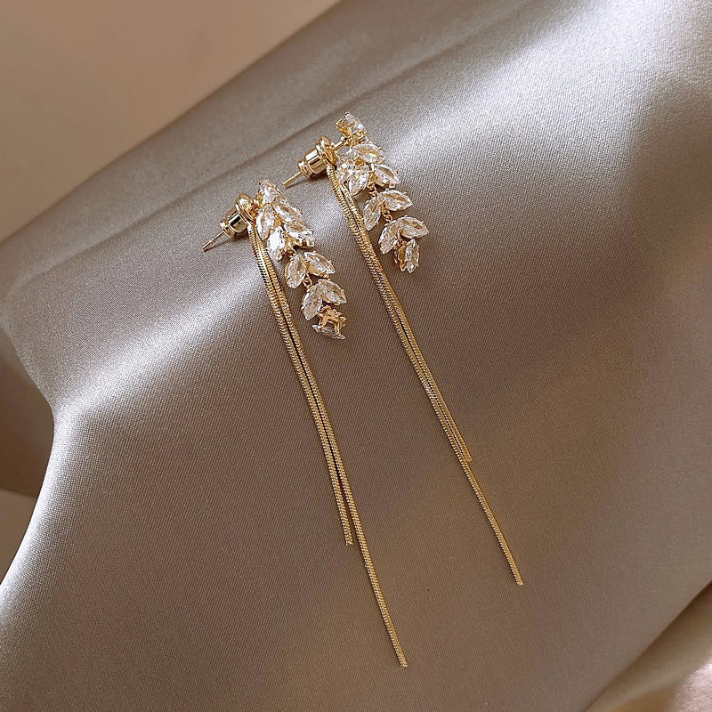 Selora Star Drop Earrings