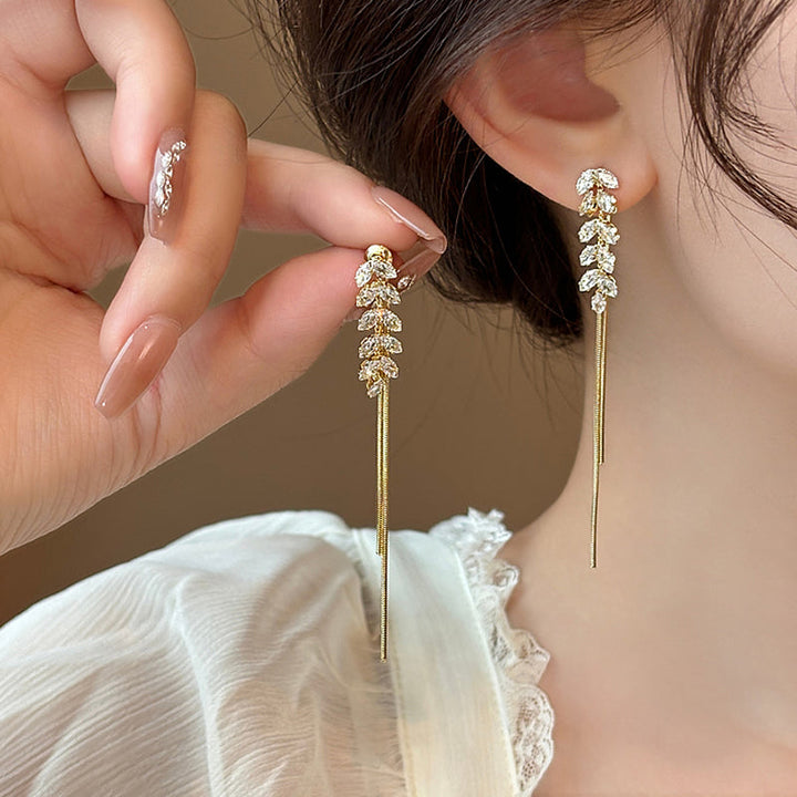Selora Star Drop Earrings